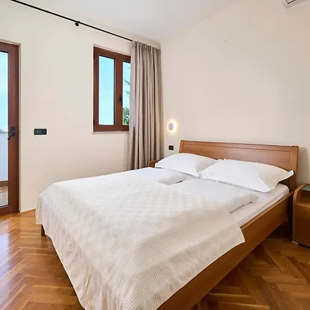 Rooms And Apartments Dobravac Rovinj Exterior photo